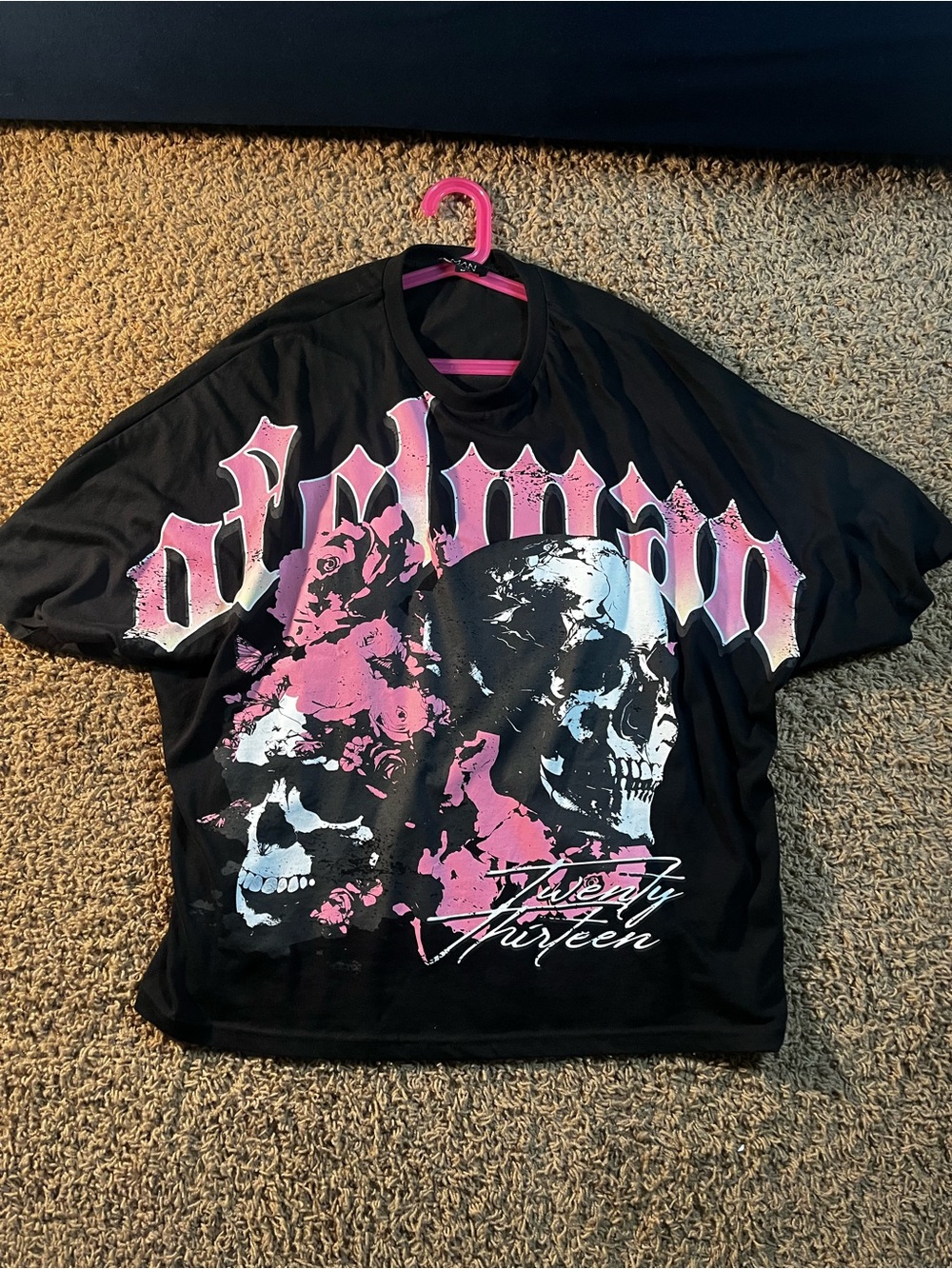 Black Short-Sleeve Skull Graphic Tee with Pink Accents